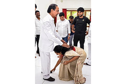 K Kavitha meets father K. Chandrashekar Rao